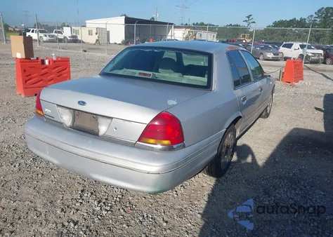 2003 Ford Crown Victoria Standard z USA, uszkodzony, nr VIN 2FAFP73W03X182860